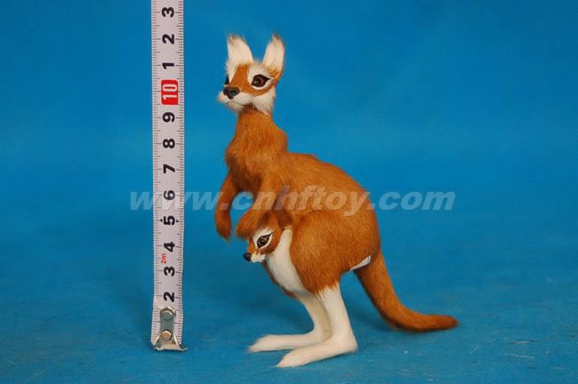 皮毛玩具袋鼠：D012菏泽恒方皮毛工艺品有限公司