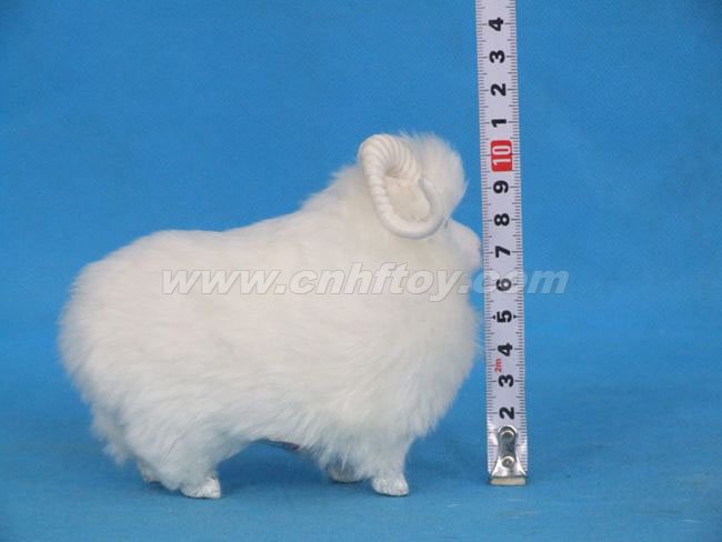 皮毛玩具羊：Y144菏泽恒方皮毛工艺品有限公司