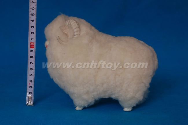 皮毛玩具羊：Y124菏泽恒方皮毛工艺品有限公司