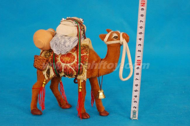 皮毛玩具骆驼：LT131菏泽恒方皮毛工艺品有限公司
